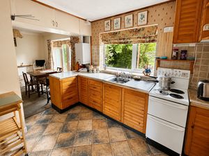 Kitchen_8PMG- click for photo gallery